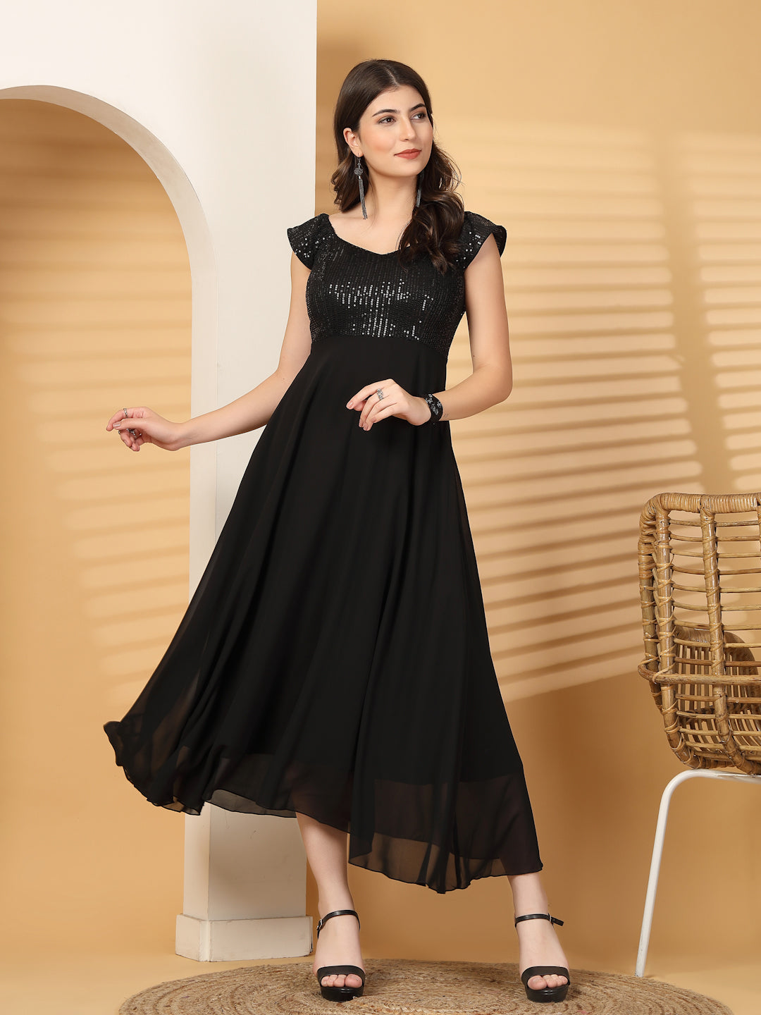 Zara Solid Sequin Fit & Flare Dress Sleeveless, Sweetheart Neck Strape Frill Pattern