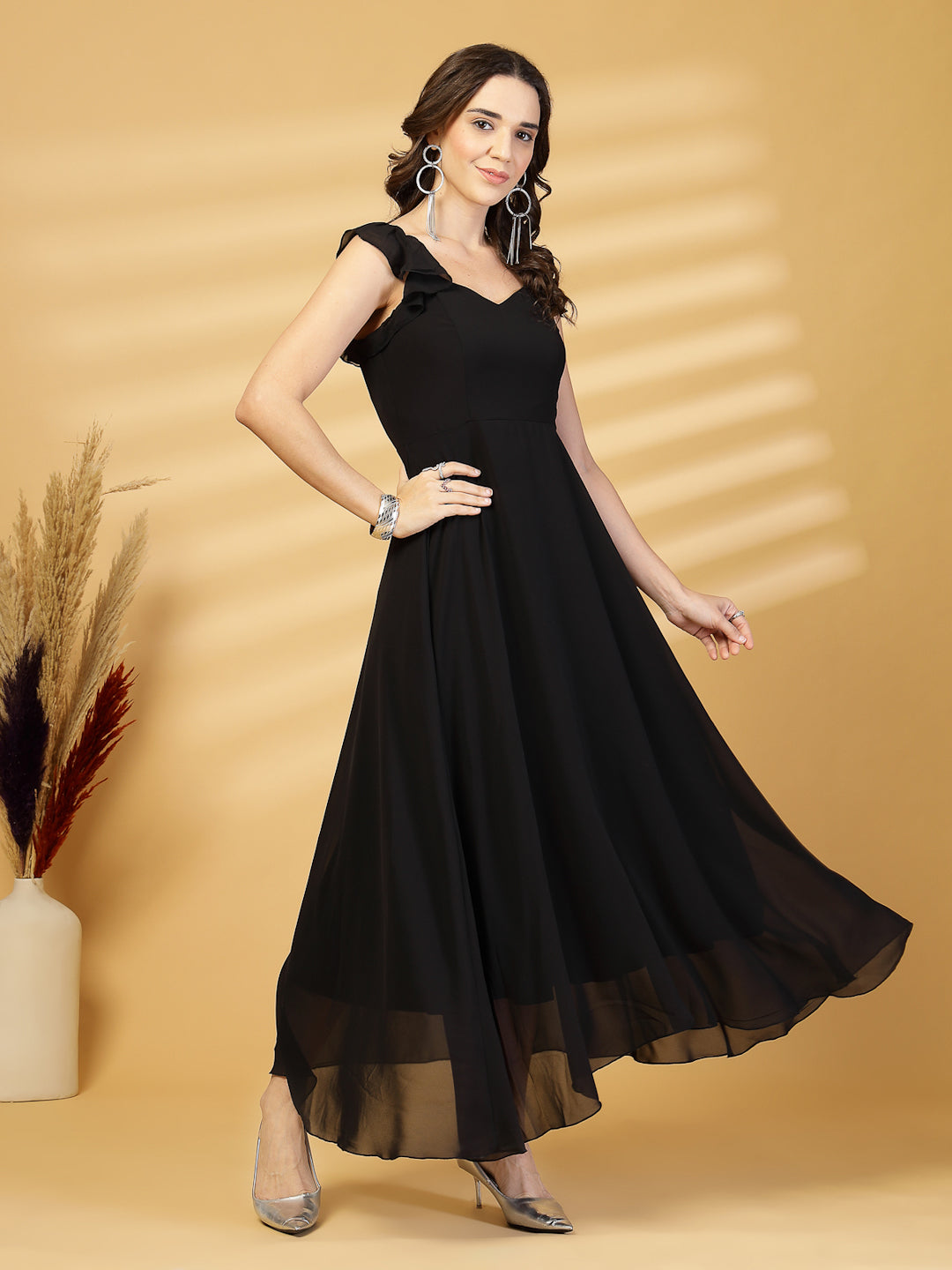 Solid Georgette Fit & Flare Dress Sleeveless, Sweetheart Neck Strape Frill Pattern