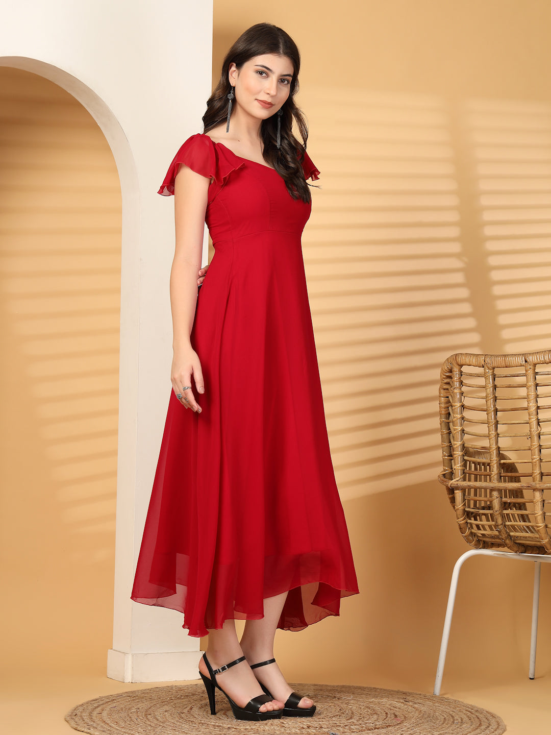 Solid Georgette Fit & Flare Dress Sleeveless, Sweetheart Neck Strape Frill Pattern