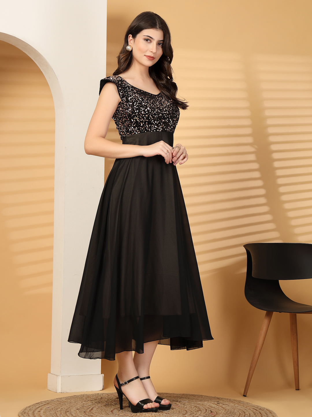 Zara Solid Sequin Fit & Flare Dress Sleeveless, Sweetheart Neck Strape Frill Pattern