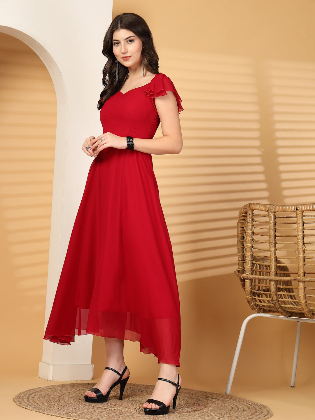 Solid Georgette Fit & Flare Dress Sleeveless, Sweetheart Neck Strape Frill Pattern