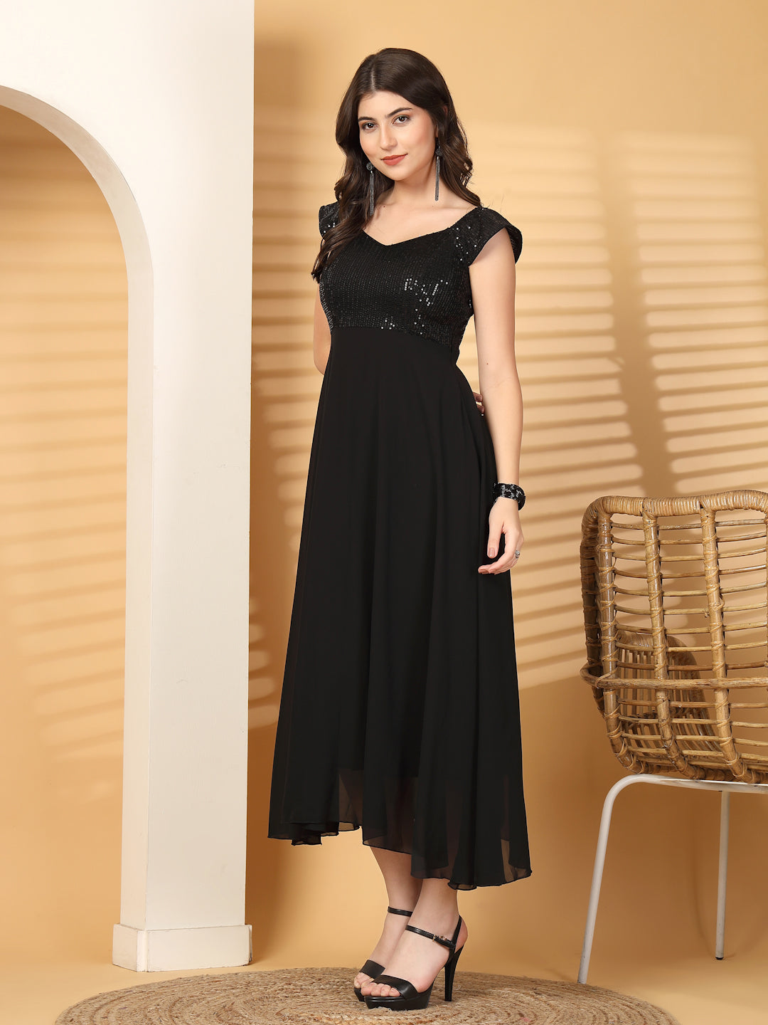Zara Solid Sequin Fit & Flare Dress Sleeveless, Sweetheart Neck Strape Frill Pattern