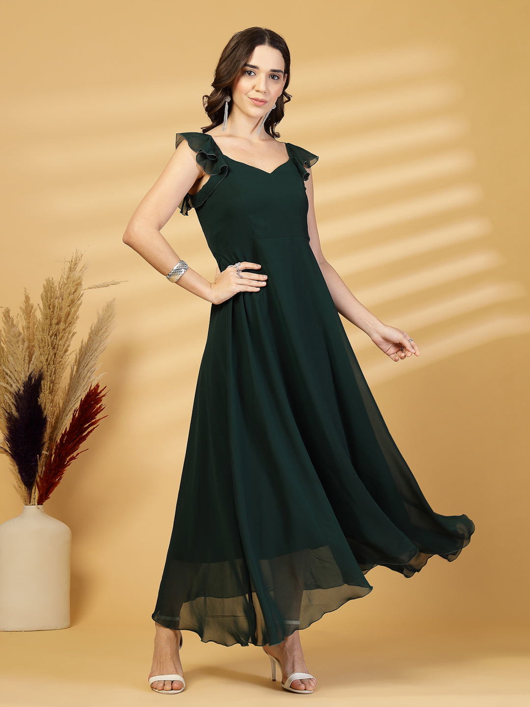 Solid Georgette Fit & Flare Dress Sleeveless, Sweetheart Neck Strape Frill Pattern