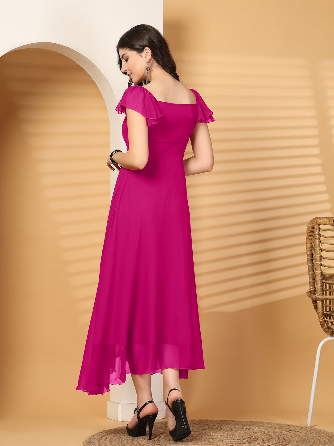 Solid Georgette Fit & Flare Dress Sleeveless, Sweetheart Neck Strape Frill Pattern